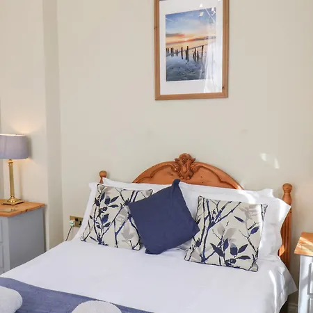 Flat 2 The Old Chapel 公寓 *